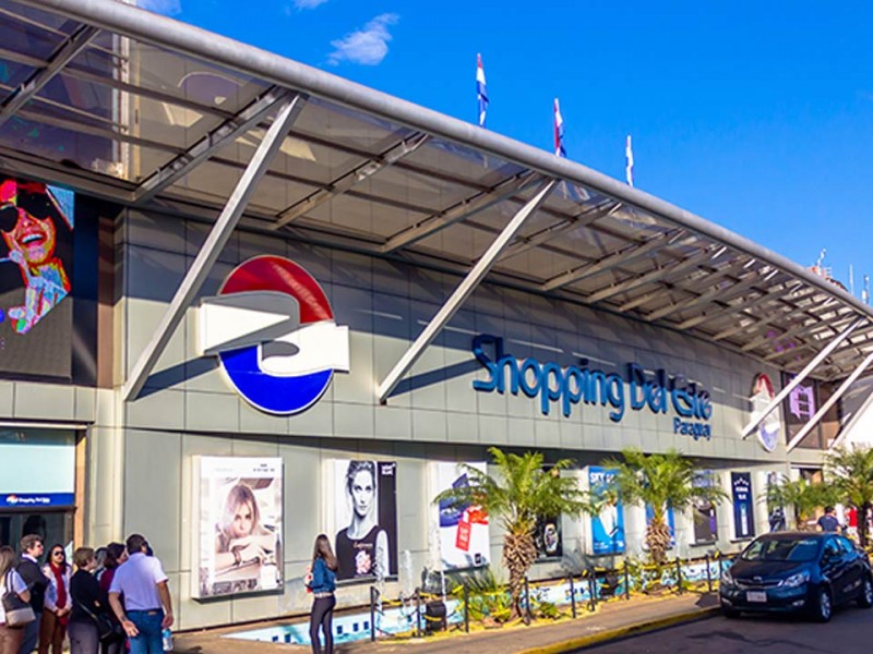 Fachada do Shopping Del Este, em Ciudad del Este